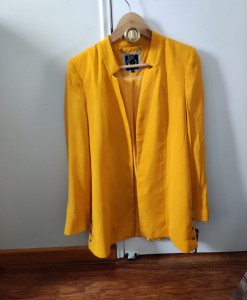 Abrigo iO Amarillo - Calce Regular - Compra Ahora | Dafiti Chile