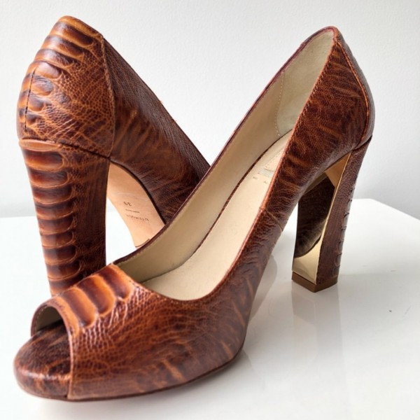 Sandalias Doradas Uterqüe | Shop www.jardimartimoniz.pt