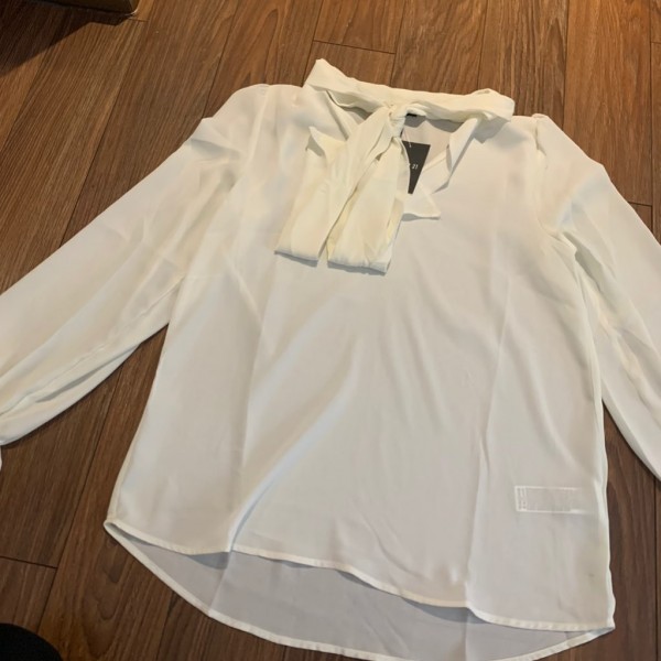 blusas con moño en el cuello