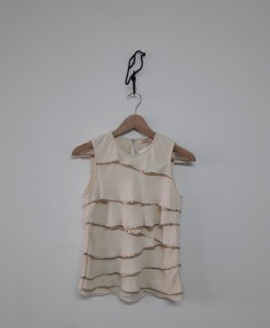 blusa blanca con moño