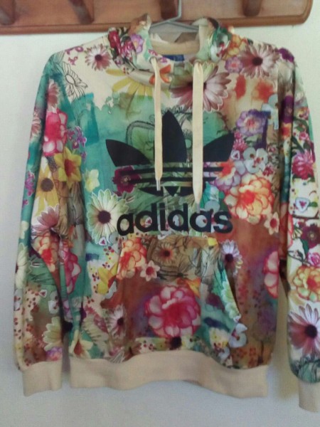 buzos adidas estampados